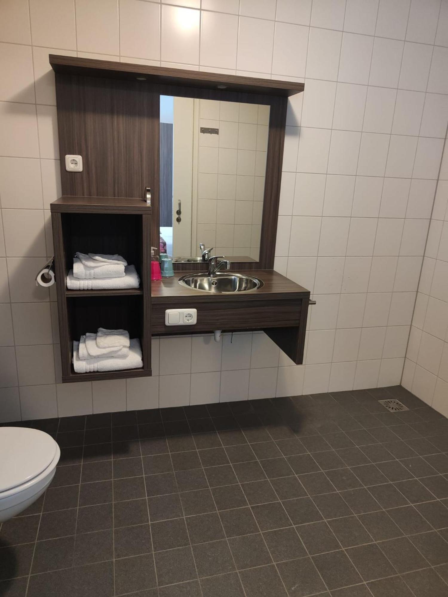 B&B Hotel De Vrije Vogel Elsloo  Eksteriør billede